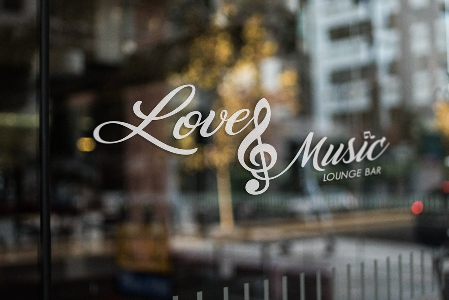 Love&Music Lounge Bar: creación de identidad y diseño de elementos gráficos